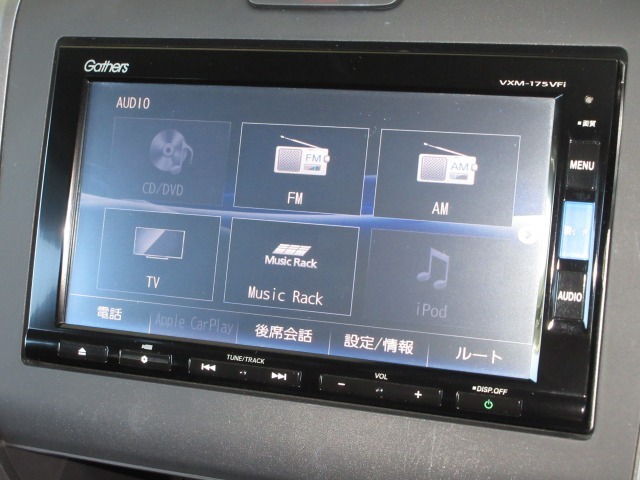 ナビゲーションはギャザズメモリーナビ（VXM-175VFi）を装着しております。AM、FM、CD、DVD再生、Bluetooth、音楽録音再生、フルセグTVがご使用いただけます。