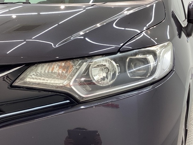LEDヘッドライトは、点灯の瞬間から最大光量を発揮し、突然暗くなるトンネルなどでの安定感を高めます。