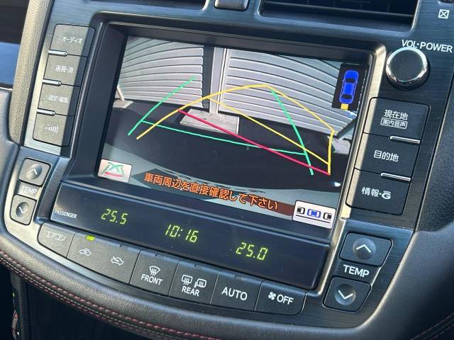【バックカメラ】駐車時に後方がリアルタイム映像で確認できます。大型商業施設や立体駐車場での駐車時や、夜間のバック時に大活躍！運転スキルに関わらず、今や必須となった装備のひとつです！