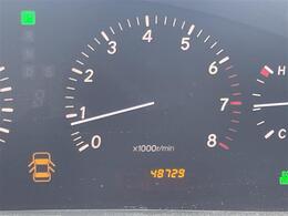 【メーターパネル】メーターまわりも鮮やかに照らし出され、デザイン、安全性ともにバッチリ！