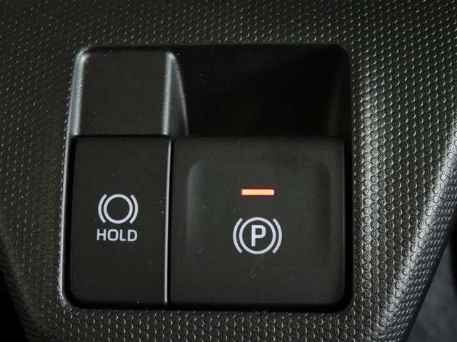 電動パーキングブレーキ・ブレーキホールドを装備してます。ホールド機能は信号待ちが多い一般道で疲労軽減になり、大好評です！