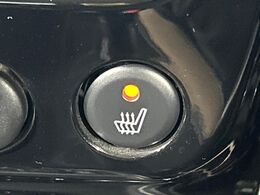 【シートヒーター】寒い日に重宝するシートヒーター！エアコンより早く温まってくれるので寒がりの人も安心ですね♪エアコンの温風は乾燥するから苦手、という方にもをおすすめです。