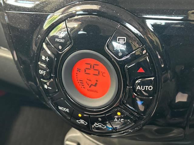 【オートエアコン】一度お好みの温度に設定すれば、車内の温度を検知し風量や温度を自動で調整。暑い…寒い…と何度もスイッチ操作をする必要はありません。快適な車内空間には必須の機能ですね♪