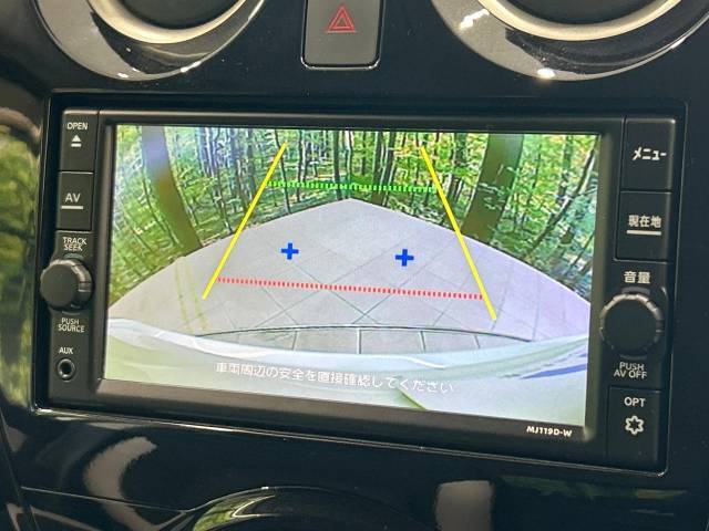 【バックカメラ】駐車時に後方がリアルタイム映像で確認できます。大型商業施設や立体駐車場での駐車時や、夜間のバック時に大活躍！運転スキルに関わらず、今や必須となった装備のひとつです！