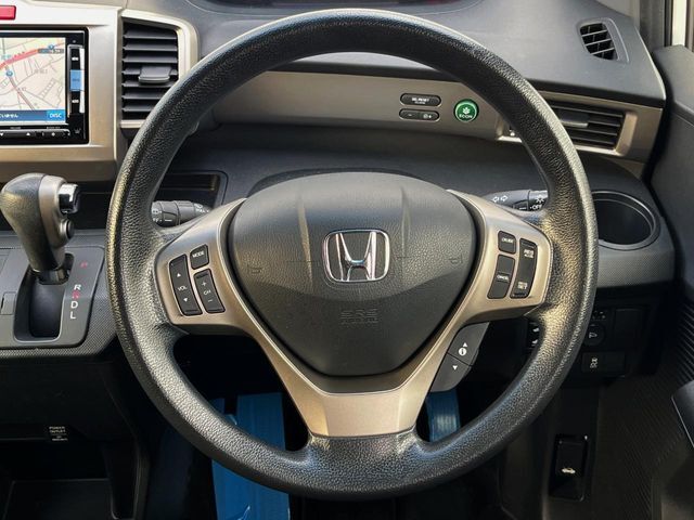 【ステアリングスイッチ】運転中、前方から目線をそらすことなく、オーディオ等の操作が可能な便利機能！安心＆快適なドライブを演出してくれます♪