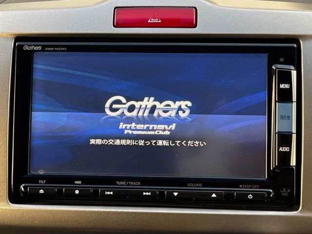 【純正ナビ】人気の純正ナビを装備。オーディオ機能も充実しており、Bluetooth接続すればお持ちのスマホやMP3プレイヤーの音楽を再生可能！毎日の運転がさらに楽しくなります！！