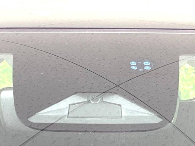 【ホンダセンシング】走行中に前方の車両等を認識し、衝突しそうな時は警報とブレーキで衝突回避と被害軽減をアシスト。より安全にドライブをお楽しみいただけます。