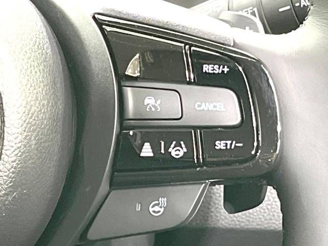 【アダプティブクルーズコントロール】高速道路での長距離走行が楽に！！自動で速度を保つクルーズコントロールが、衝突軽減システムと連携し、前方の車両を感知して車間を保つように速度調節してくれます！！