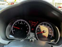 スッキリと見やすいスピードメーターです。どのくらいのスピードで走っているのか、どのくらいの距離を走っているのか分かります！ガソリンなどの残数なども表記されるので確認が楽ちんです！