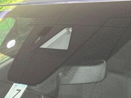 【スマートブレーキサポート】走行中に前方の車両等を認識し、衝突しそうな時は警報とブレーキで衝突回避と被害軽減をアシスト。より安全にドライブをお楽しみいただけます。
