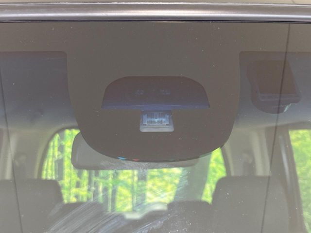 【シティブレーキアクティブシステム】低速走行中に前方の車両等を認識し、衝突しそうな時は警報とブレーキで衝突回避と被害軽減をアシスト。より安全にドライブをお楽しみいただけます。