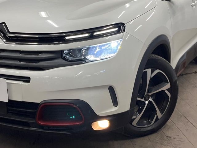 ●LEDヘッドライト：夜間走行時も良好な視界を確保し安心して運転できる高輝度LEDヘッドライトを装備！点灯速度が早く、消費電力も抑えられています。