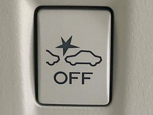 【アイサイトVer2】前方の車両等を検知し、衝突しそうな時は警報で注意を促し、ブレーキを踏む力をサポート。ブレーキを踏めなかった場合は衝突被害軽減ブレーキが作動、衝突回避をサポートします。