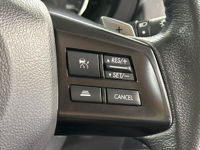 【全車速追従機能付クルーズコントロール】高速道路での長距離走行が楽に！！自動で速度を保つクルーズコントロールが、衝突軽減システムと連携し、前方の車両を感知して車間を保つように速度調節してくれます！！