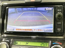【バックカメラ】駐車時に後方がリアルタイム映像で確認できます。大型商業施設や立体駐車場での駐車時や、夜間のバック時に大活躍！運転スキルに関わらず、今や必須となった装備のひとつです！