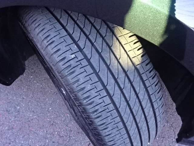 タイヤ残り溝まだまだございます！