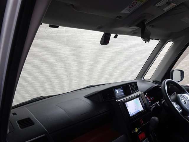 見通しのよいすっきりとした視界で、誰でも運転しやすいです。運転のしやすさは疲れにくさにも繋がりますよ♪