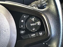 【アダプティブクルーズコントロール】高速道路での長距離走行が楽に！！自動で速度を保つクルーズコントロールが、衝突軽減システムと連携し、前方の車両を感知して車間を保つように速度調節してくれます！！