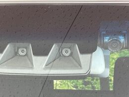 【スマートアシスト】走行中に前方の車両等を認識し、衝突しそうな時は警報とブレーキで衝突回避と被害軽減をアシスト。より安全にドライブをお楽しみいただけます。