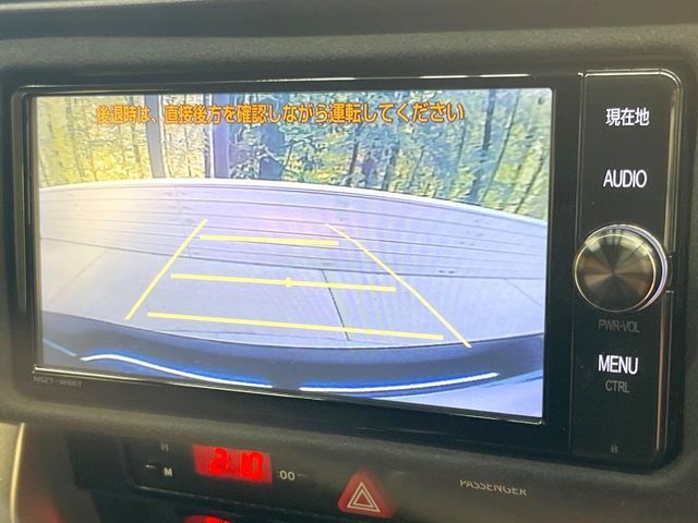 【バックカメラ】駐車時に後方がリアルタイム映像で確認できます。大型商業施設や立体駐車場での駐車時や、夜間のバック時に大活躍！運転スキルに関わらず、今や必須となった装備のひとつです！