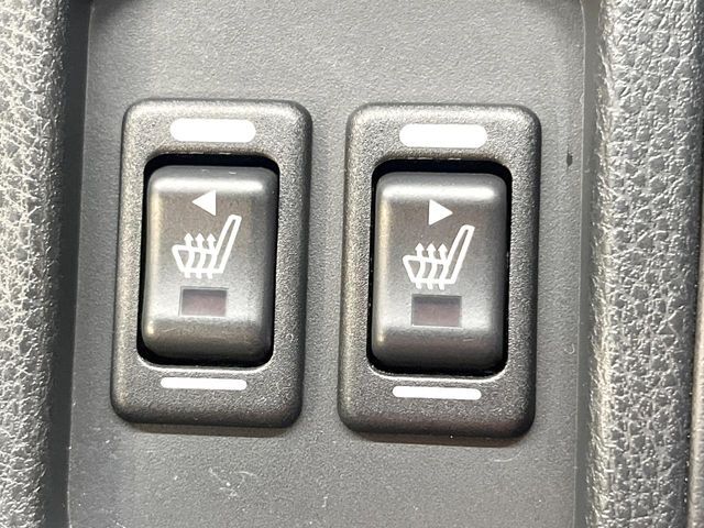 【シートヒーター】寒い日に重宝するシートヒーター！エアコンより早く温まってくれるので寒がりの人も安心ですね♪エアコンの温風は乾燥するから苦手、という方にもをおすすめです。