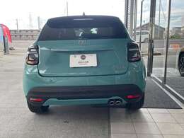 ピクセルパターンを用いたテールランプで先進的な印象を与えます