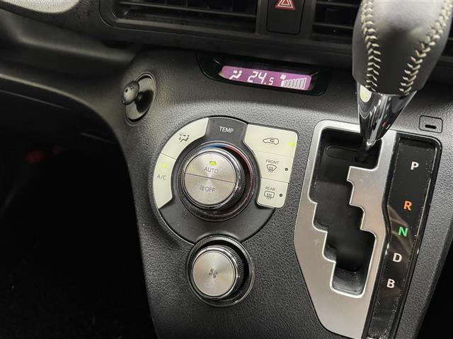 【オートエアコン】お好みの温度設定を行うことで、昼夜問わず寒暖差の大きい時期にも自動で風量を調整。快適なドライブを楽しめます。