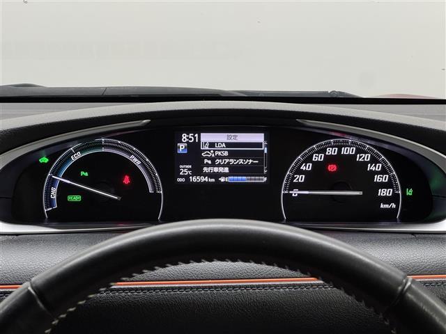 【メーターまわり】ドライバーから見やすい位置にあって安全運転に寄与します。マルチインフォメーションディスプレイでは、クルマに関する情報の確認はもちろん、各種安全機能・装備のON/OFFも設定可能。