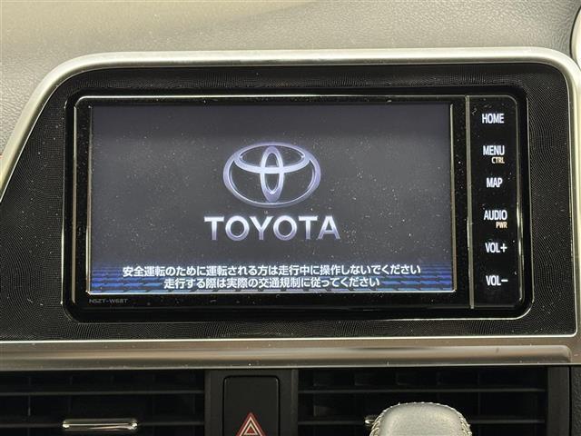 【純正ナビ】純正ナビ（7インチ）を装備。マップ表示も見やすく、操作性も◎。いつものドライブがグッと楽しくなります！