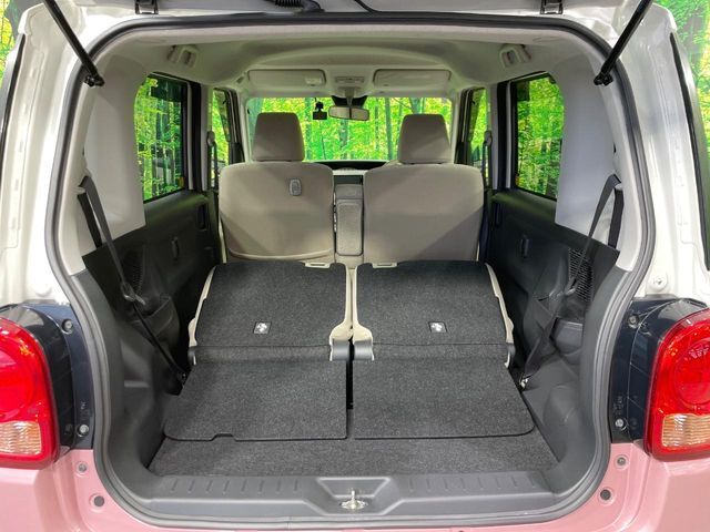 後席を格納すると、これだけの広さが！シーンに合わせたシートアレンジで、大きな荷物も積むことが出来ます♪