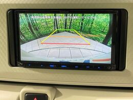 【バックカメラ】駐車時に後方がリアルタイム映像で確認できます。大型商業施設や立体駐車場での駐車時や、夜間のバック時に大活躍！運転スキルに関わらず、今や必須となった装備のひとつです！