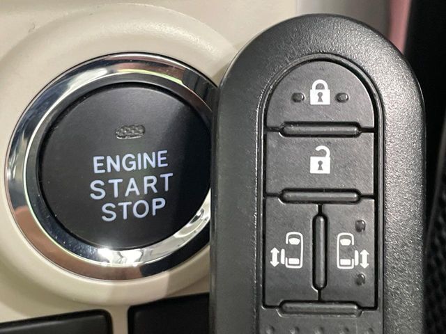 【オペレーションキー】カバンやポケットに入れたままでもドアの施錠・解錠が可能なスマートキーを装備。エンジンのオン・オフ時もカギを取り出す必要が無いからとっても便利です♪