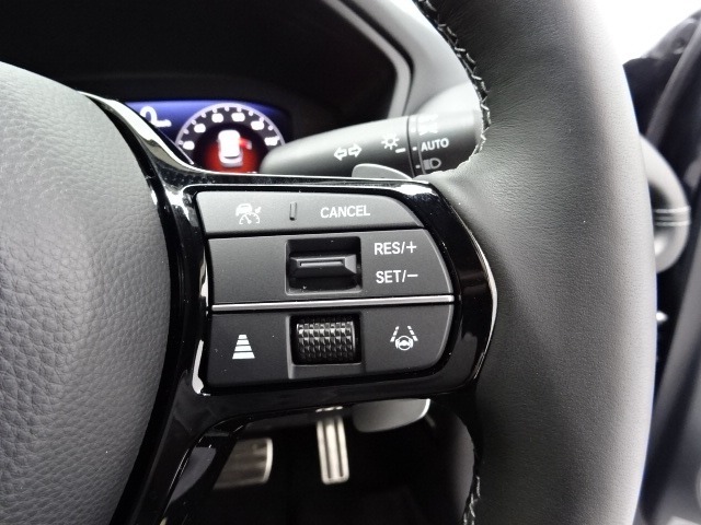 多彩な安心・快適機能を搭載した先進の安全運転支援システムのHonda　SENSINGを搭載しております。