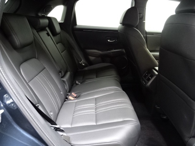 リアシートもゆったり快適に座っていただけますので、後部座席にお乗りの大切な方も楽しくドライブに参加していただけます。