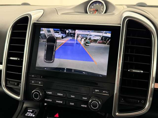 運転操作をサポートするリアビューカメラ＆パークアシストシステム、