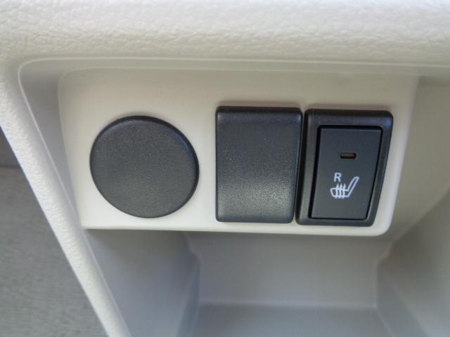 運転席シートヒーター装備。寒い季節にはとても役に立つ有難い装備です。