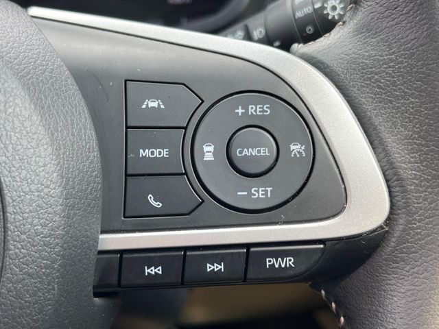 【レーダークルーズコントロール】高速道路での長距離走行が楽に！！自動で速度を保つクルーズコントロールが、衝突軽減システムと連携し、前方の車両を感知して車間を保つように速度調節してくれます！！