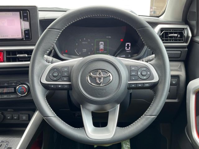 【ステアリングスイッチ】運転中、前方から目線をそらすことなく、オーディオ等の操作が可能な便利機能！安心＆快適なドライブを演出してくれます♪