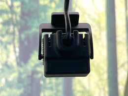 【ドライブレコーダー】安心・安全なカーライフに必須のドライブレコーダーを装備！走行中はもちろん、あおり運転や事故に遭遇した際の状況も映像で記録し、万一のリスクに備えます。