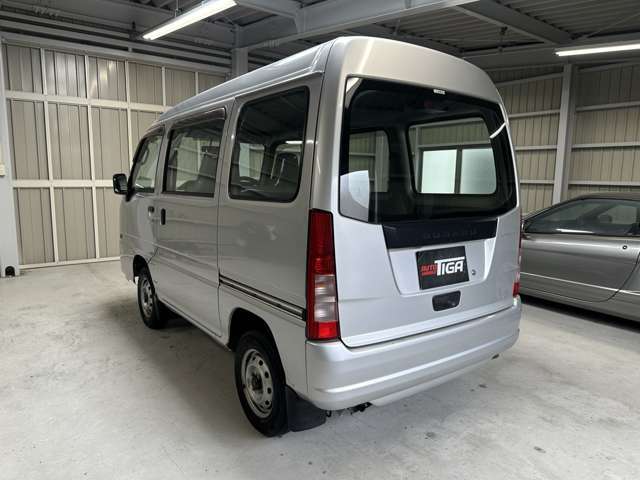 程度の良いサンバーバン入荷致しました！車検R7年10月まで！整備費用込み！支払総額68万円！！本当に本当に早い者勝ち！！