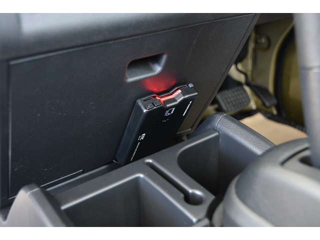 本体アンテナ分離型ETC車載器付きです！（ETCセットアップ込）本体も目立たずにすっきりと取付いたします♪お問い合わせは079-280-1118、カーズカフェ　カーベル姫路東までお気軽に＾＾