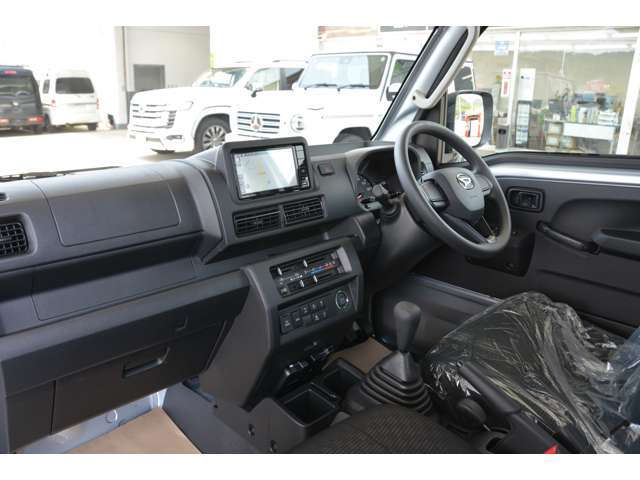新車専門店カーズカフェの厳選ハイスペックナビTV＆ドライブレコーダー＆ETC車載器＆フロアマットを取り付け済みでお渡しです！車両総額に全て込みですのでご予算も安心です！