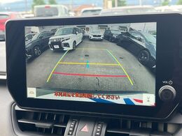 【バックカメラ】駐車時に後方がリアルタイム映像で確認できます。大型商業施設や立体駐車場での駐車時や、夜間のバック時に大活躍！運転スキルに関わらず、今や必須となった装備のひとつです！