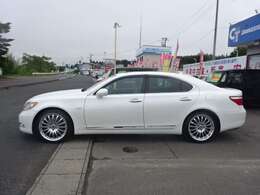 自社整備工場も完備しておりますので、ご購入後のメンテナンスも安心してお任せ下さい！