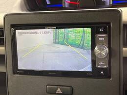 【バックカメラ】駐車時に後方がリアルタイム映像で確認できます。大型商業施設や立体駐車場での駐車時や、夜間のバック時に大活躍！運転スキルに関わらず、今や必須となった装備のひとつです！