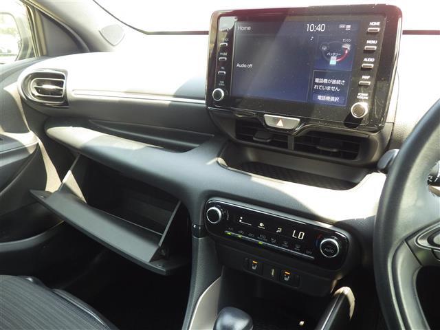 【グローブボックス】『グローブボックス』の画像になります。車検証ケースや日頃使う小物類の収納に便利ですね！