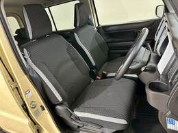 各種ブランドのシートカバーの取り扱いもございます。また、弊社オリジナルフロアマットもご用意しております。自慢の愛車をアレンジしてみてはいかがでしょうか。