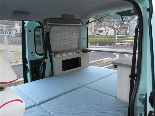 パネルを敷けばベッドのように大変身！車中泊も余裕でできちゃう！