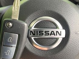 【キーレス】少し離れた場所からでもボタン一つでドアの開錠・施錠ができるのでとっても便利！ドアの鍵穴周りに傷をつけることもありません♪
