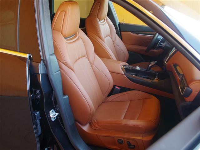 BMWが承認するリアクティブポリマーコーティングは輸入車の塗装をしっかりと保護します。皮膜の厚さと水に濡れたような艶が自慢です。航空機のボディーコート材としても使われており、信頼性もあります。